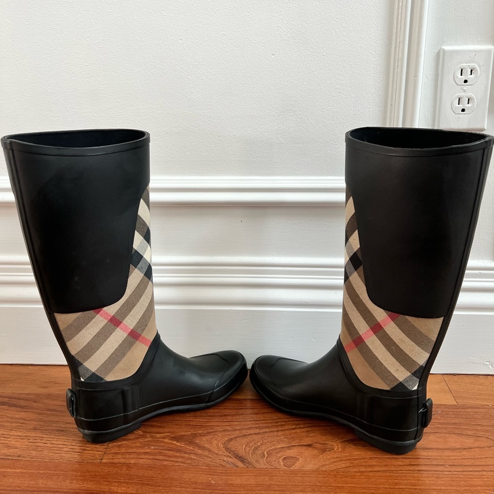Burberry classic checkered rain boots size 36 - Picture 2 of 8